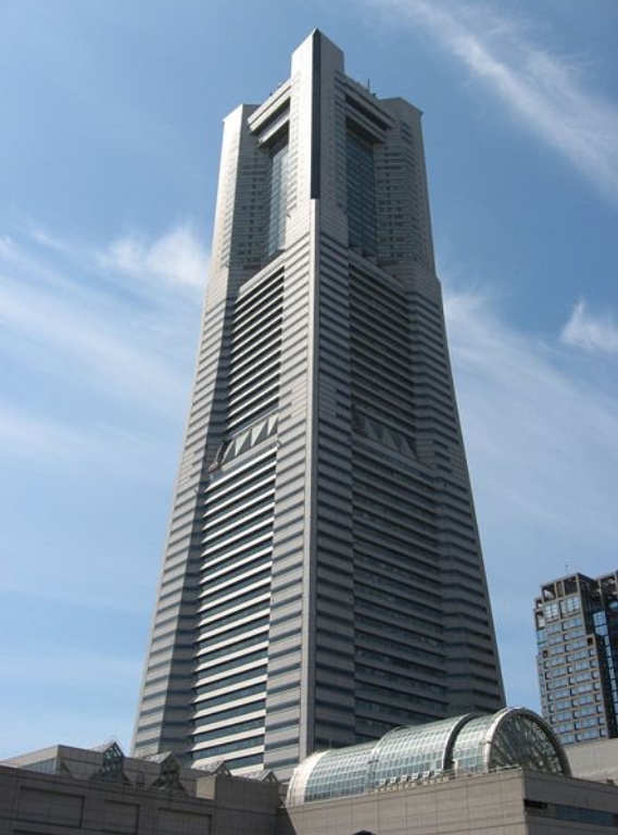 444px-Yokohama_Landmark_Tower_02.jpg